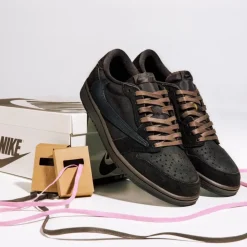 1 Retro Low OG SP Travis Scott 'Velvet Brown'