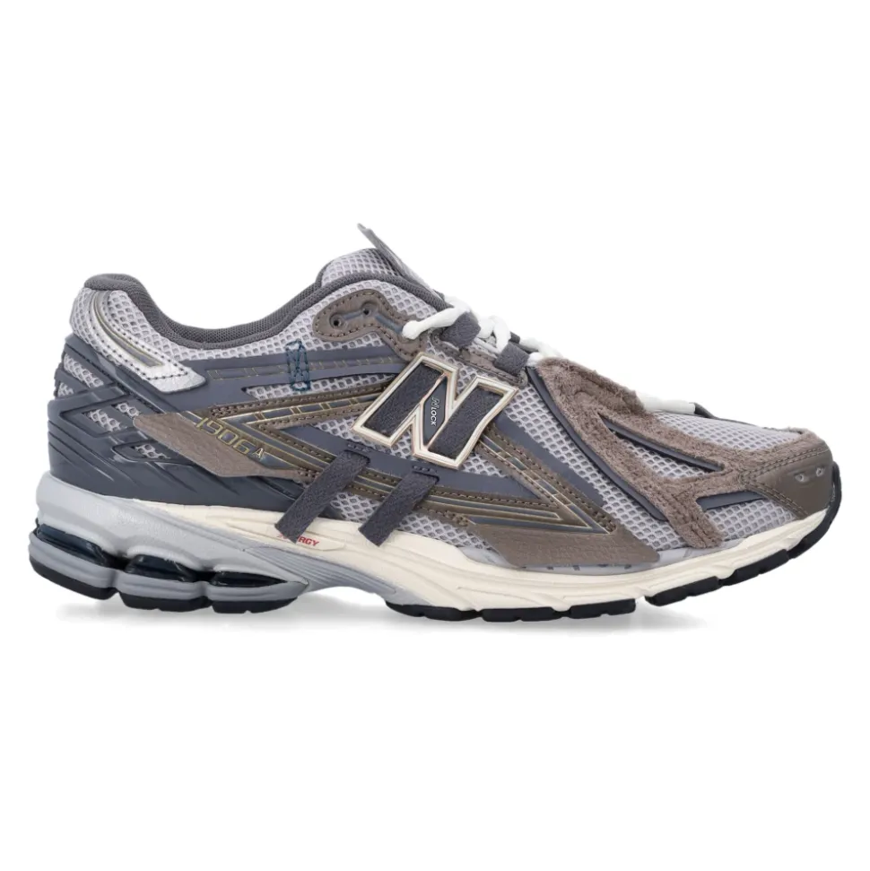 1906A Sneaker