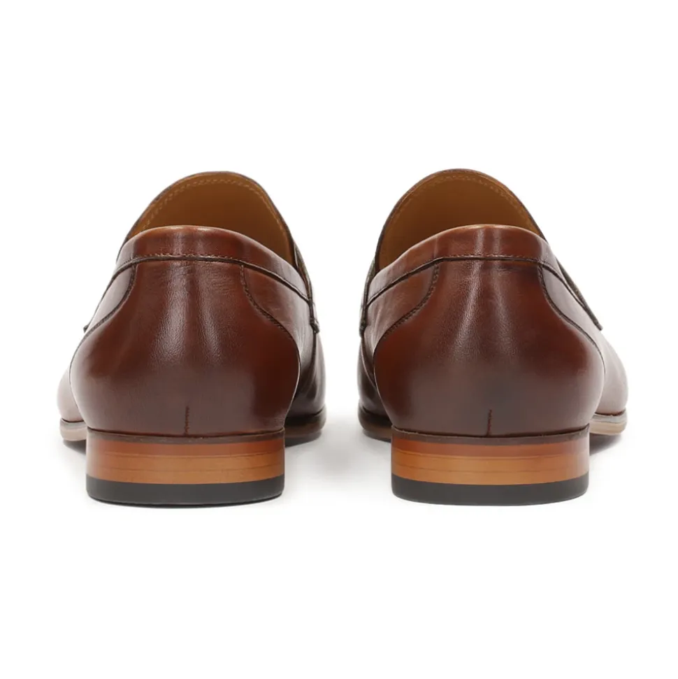 Bruine leren loafers met reliëf.Dit product valt groot uit.