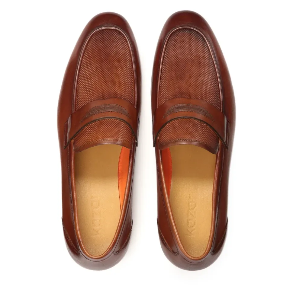 Bruine leren loafers met reliëf.Dit product valt groot uit.