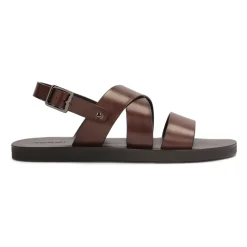 Bruine leren sandalen op een rechte zool
