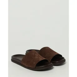 Bruine sandalen met bandjes en gesp