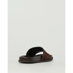Bruine sandalen met bandjes en gesp