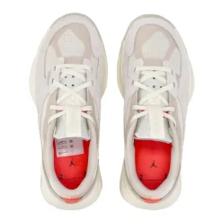 Coconut Milk Low Sneaker met Infrared23