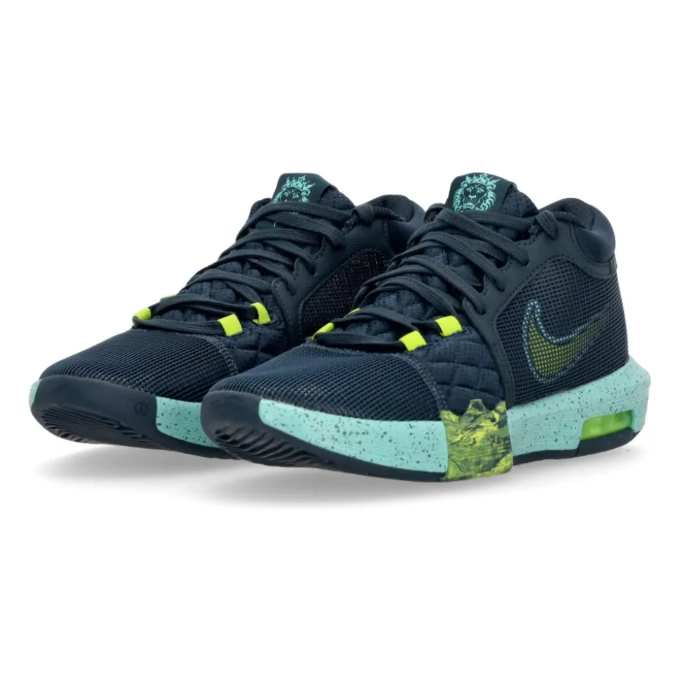 LeBron Witness VIII Basketballschoen