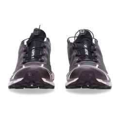 Low-Top Sneaker