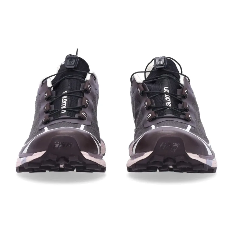 Low-Top Sneaker