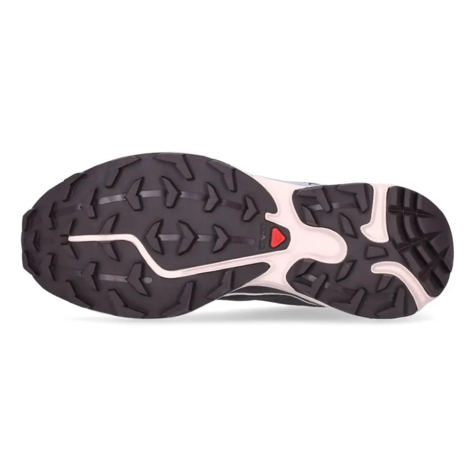 Low-Top Sneaker