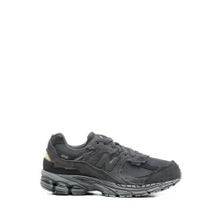 2002R Protection Pack Sneaker