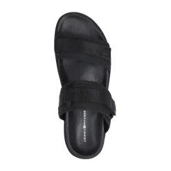 Sandalen met gekruiste bandjes en grove zool