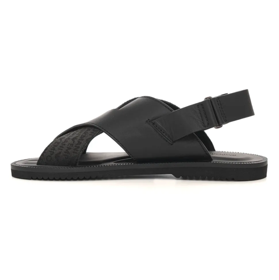Sandalen met gekruiste bandjes