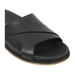 Sandalen met gekruiste bandjes