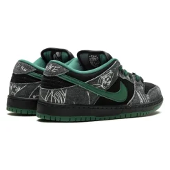 SB Dunk Low There Skateboards