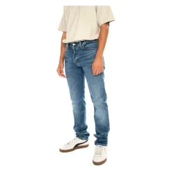 Straight Jeans