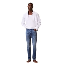 Straight Jeans