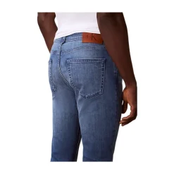 Straight Jeans