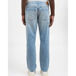 Straight Jeans