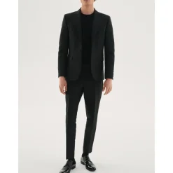 Zwarte formele herenschoenen.Dit product valt klein uit.