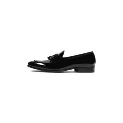 Zwarte gelakte loafers met een clutch.Dit product valt klein uit.