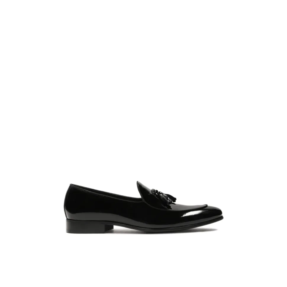 Zwarte gelakte loafers met een clutch.Dit product valt klein uit.