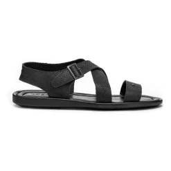 Zwarte sandalen voor heren.Dit product valt groot uit.
