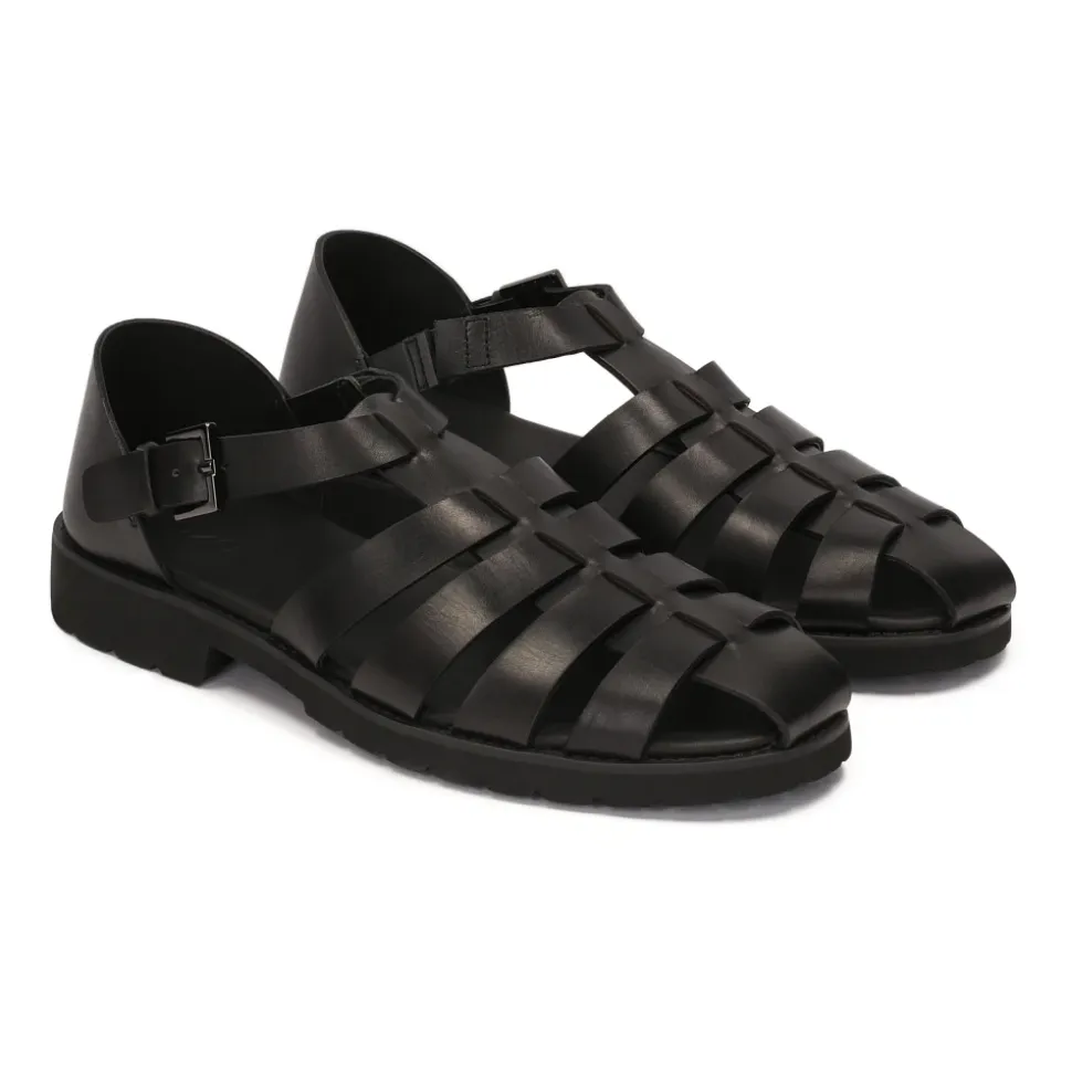 Zwarte sandalen voor mannen met een bedekte hak en een teen.Dit product valt groot uit.